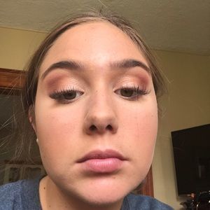 Meet your Posher, Maya